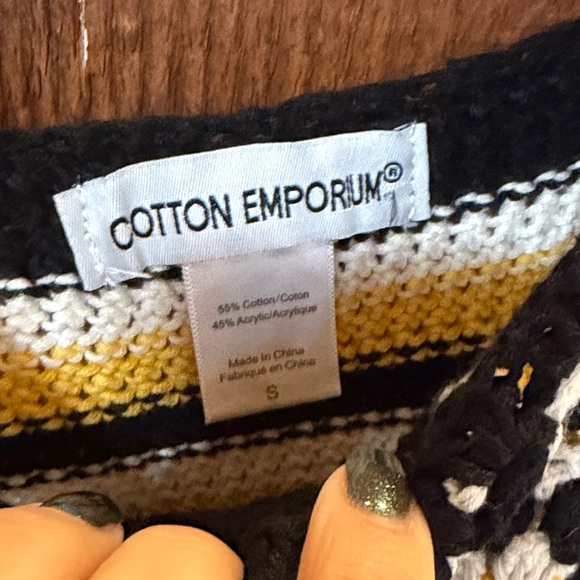 Crochet Floral Top - Black and Yellow sz small - Picture 4 of 4